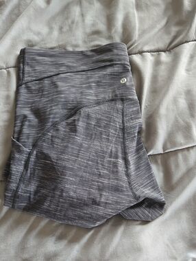 Lululemon Gray Athletic Leggings With Pockets